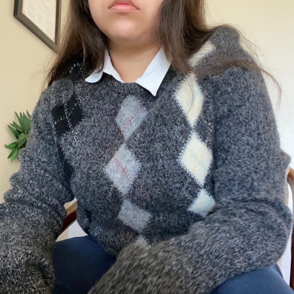 Dark gay wool sweater, argyle/diamond pattern